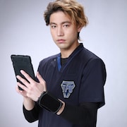 小柳友が12年ぶりにウルトラマンの世界へ、科学者役で「デッカー」出演