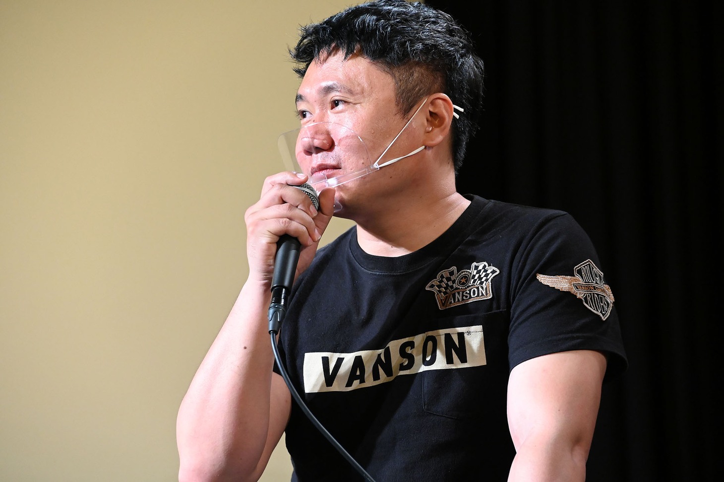 園村健介