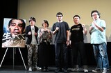 「生きててよかった」トーク付き上映イベントの様子。左から三元雅芸、伊澤彩織、木幡竜、園村健介、鈴木太一。