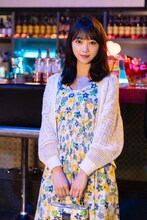 堀未央奈演じる綾藤奈々。