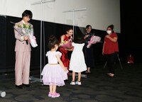 MOVIX川口で行われた「マイスモールランド」公開記念舞台挨拶の様子。