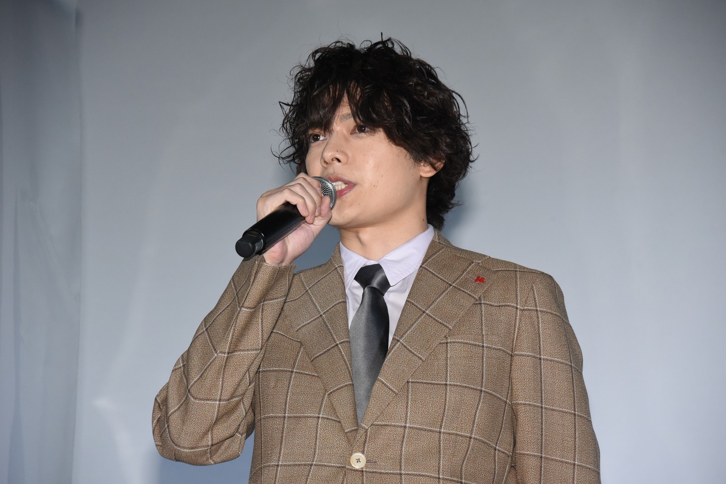 崎山つばさ