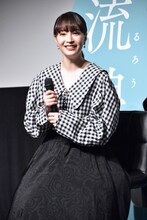 フレッシャーズからの質問に笑顔を見せる広瀬すず。