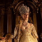 エル・ファニングが「THE GREAT」シリーズで成長、プロデューサーとしての顔も