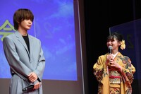 左から神尾楓珠、池田朱那。