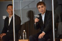 左から渋谷区長の長谷部健、安藤忠雄。