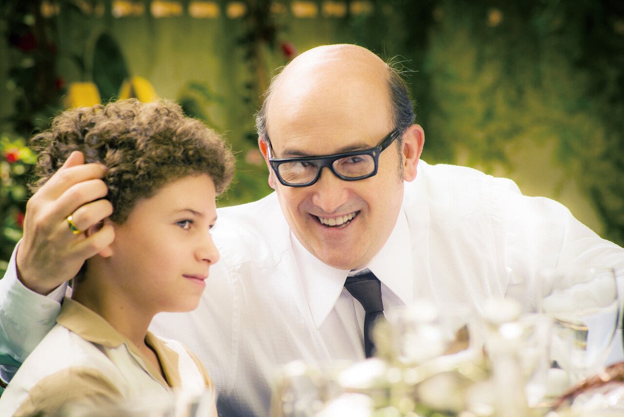 公衆衛生専門家エクトル・アバド・ゴメスの半生描いた「あなたと過ごした日に」公開