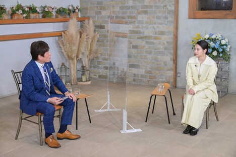 左から林修、広瀬すず。