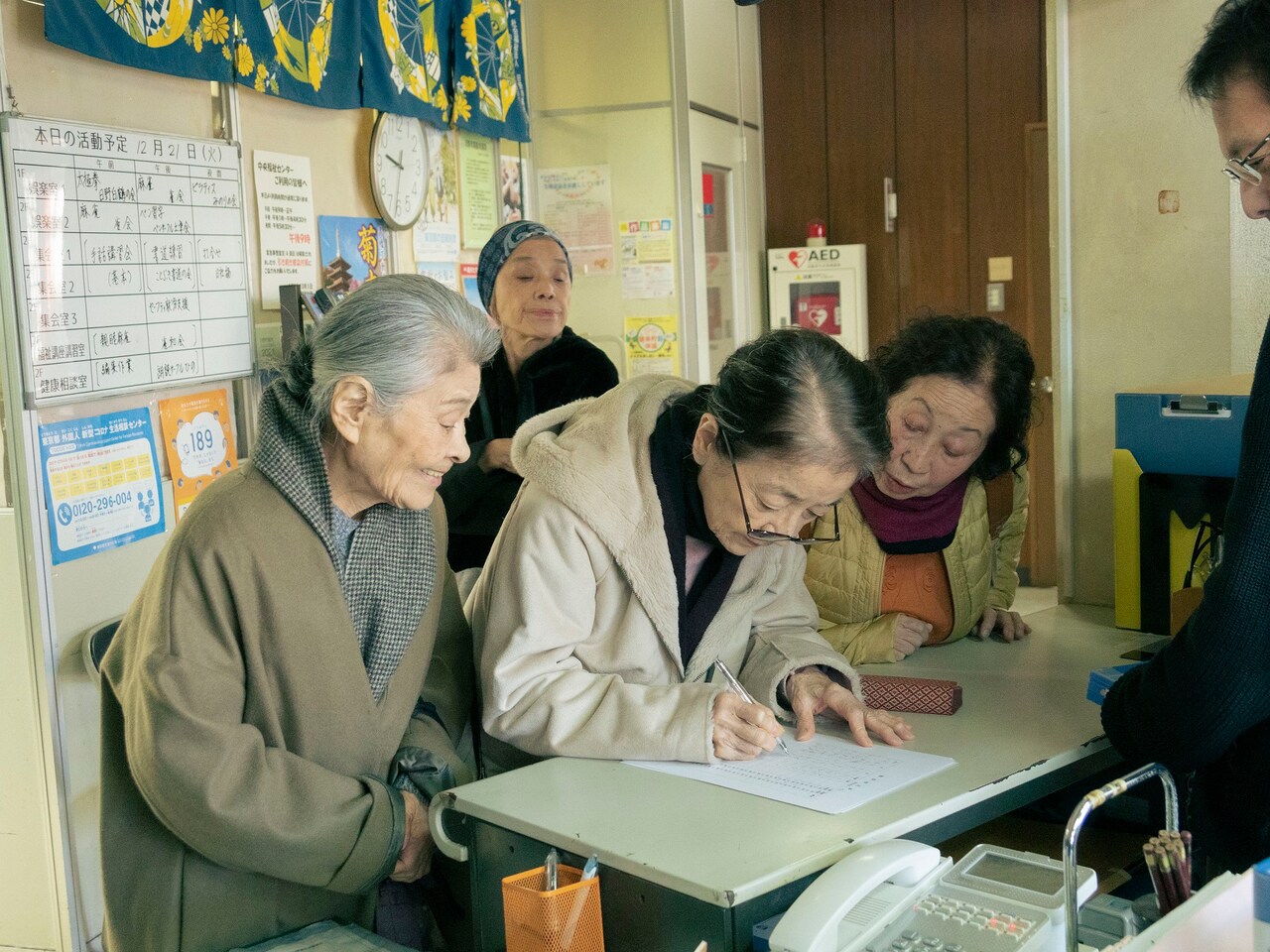 倍賞千恵子がカラオケ楽しむ、高齢者の“死の権利”描いた「PLAN 75」新