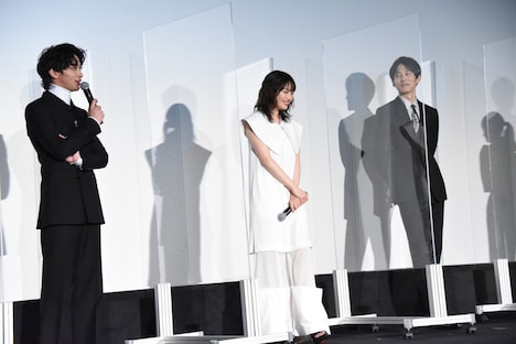 「流浪の月」初日舞台挨拶の様子。