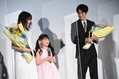 左から広瀬すず、増田光桜、松坂桃李。