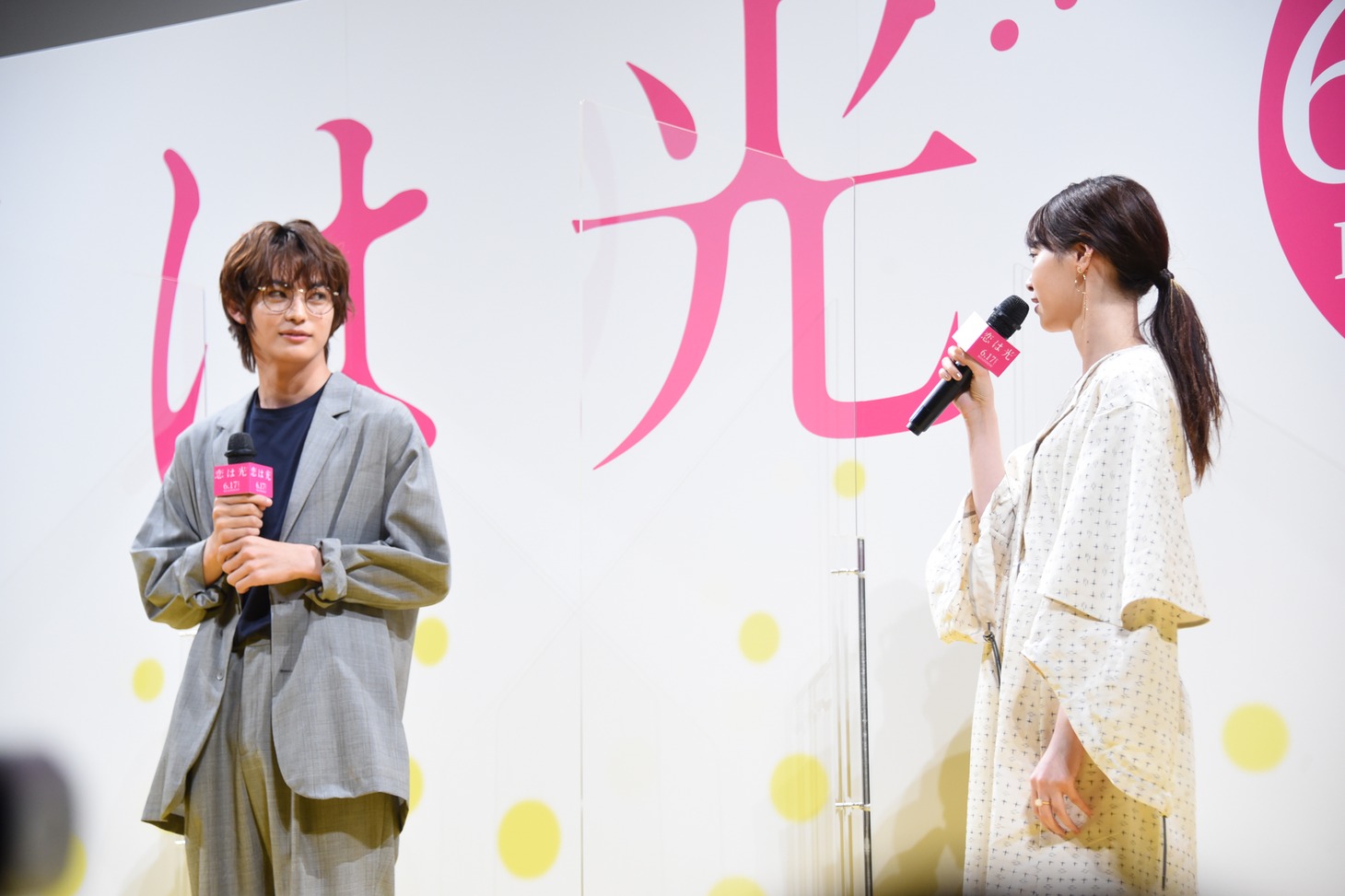左から神尾楓珠、西野七瀬。
