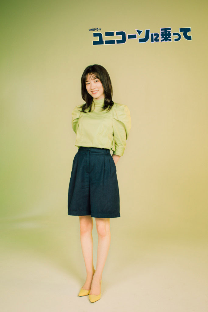 成川佐奈役の永野芽郁。