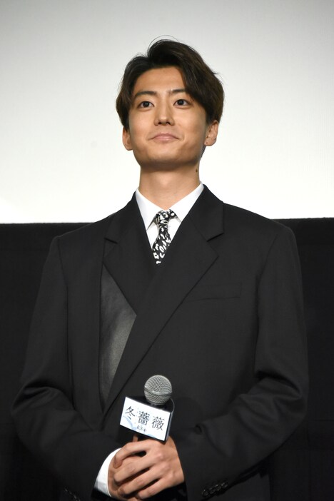 満席の会場を見回し、うれしそうな表情を見せる伊藤健太郎。