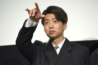 ムービーカメラを探す伊藤健太郎。