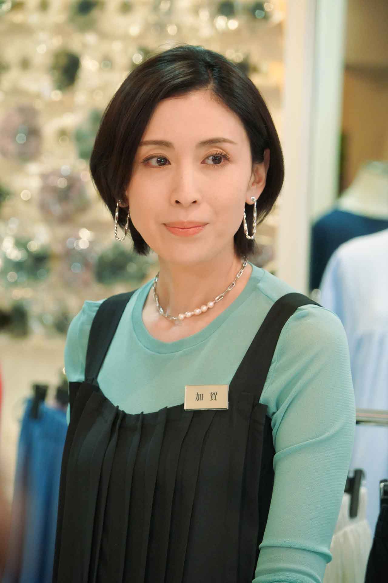 雛形あきこ演じる加賀貴子。