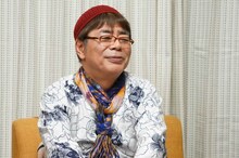 小倉久寛演じる野村萬坊。