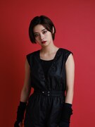 池田エライザ演じる泥川七音のキャラクタービジュアル。