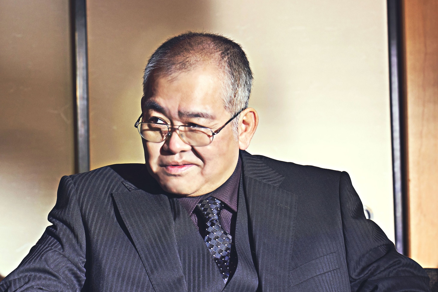 兵動大樹演じる国津。