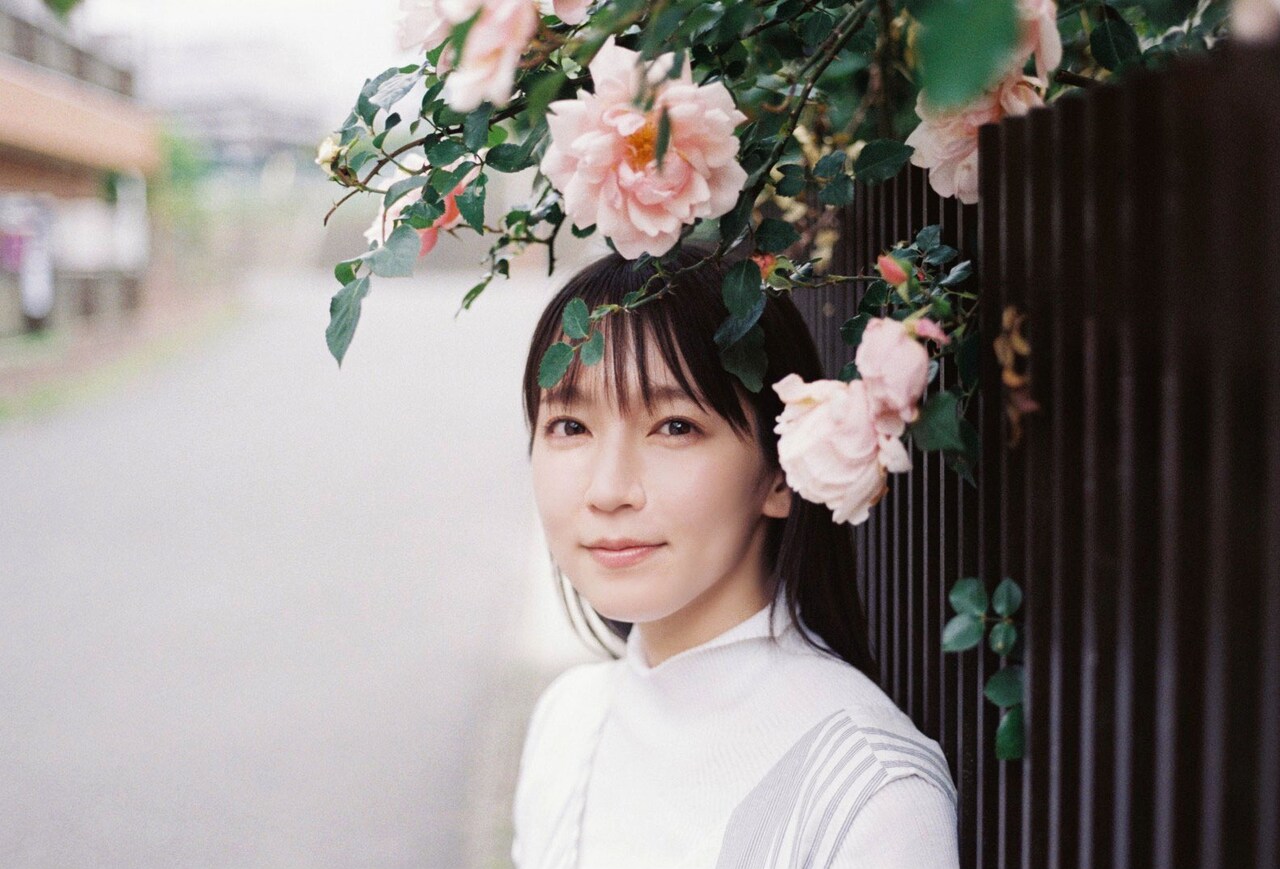 又吉直樹も毎話登場、オムニバスドラマ「椅子」吉岡里帆主演の第1話を先行無料配信