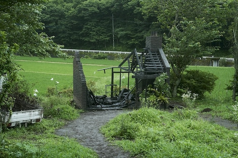 焼失した燻製小屋。