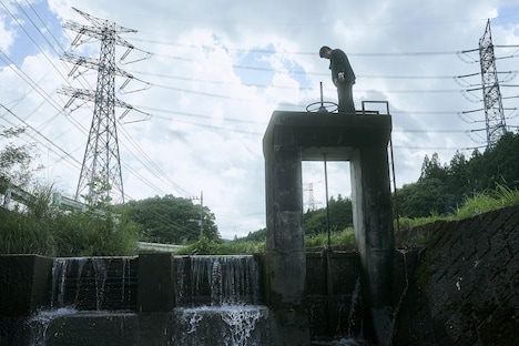 榛村の家の近くにある水門。