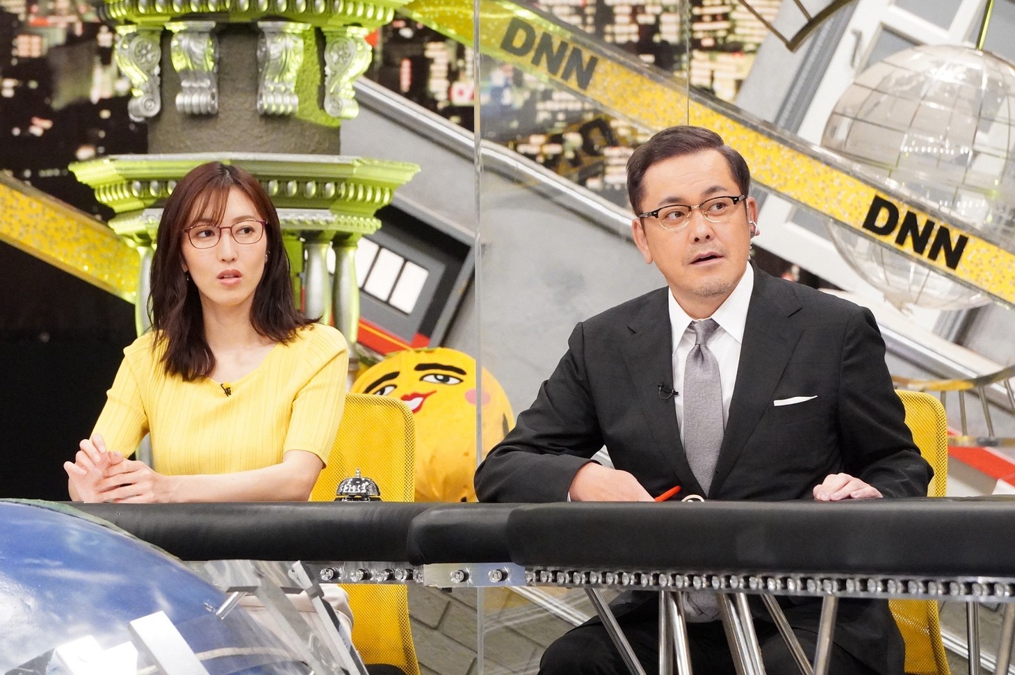 左からキャスターの小澤陽子、MCのアリタ哲平。