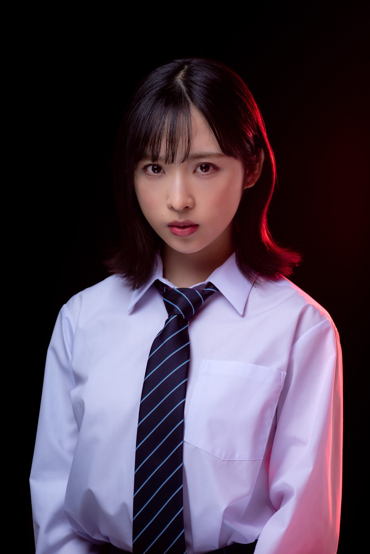 黒沢美優役の小栗有以。