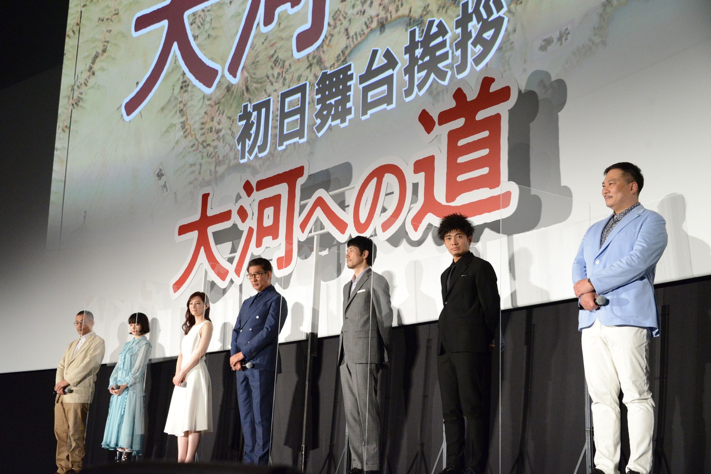 舞台挨拶の様子。