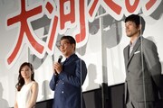 左から北川景子、中井貴一、松山ケンイチ。
