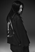 「BLACK Scandal Yohji Yamamoto 映画『女囚さそり』Capsule Collection」より。