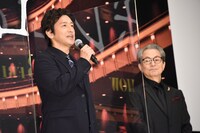 左から石丸幹二、水谷豊。