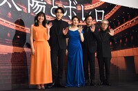 左から森マリア、町田啓太、檀れい、石丸幹二、水谷豊。