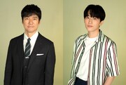 小鳥智志役の西島秀俊(左)、須崎功役の杉野遥亮(右)。