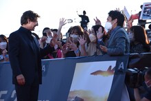 ファンと交流するトム・クルーズ。