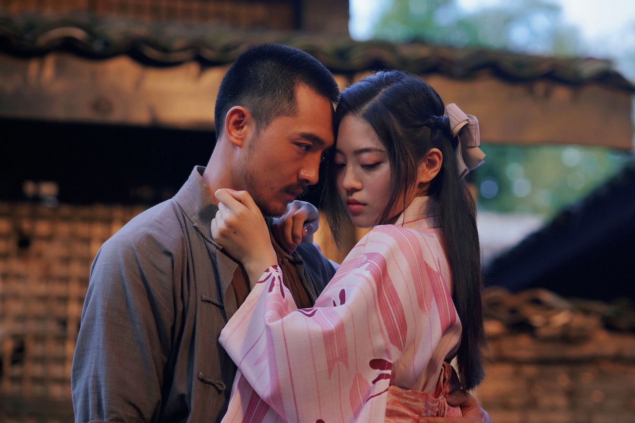 「淬火(原題)」より、藤本ルナ演じる春奈(右)。