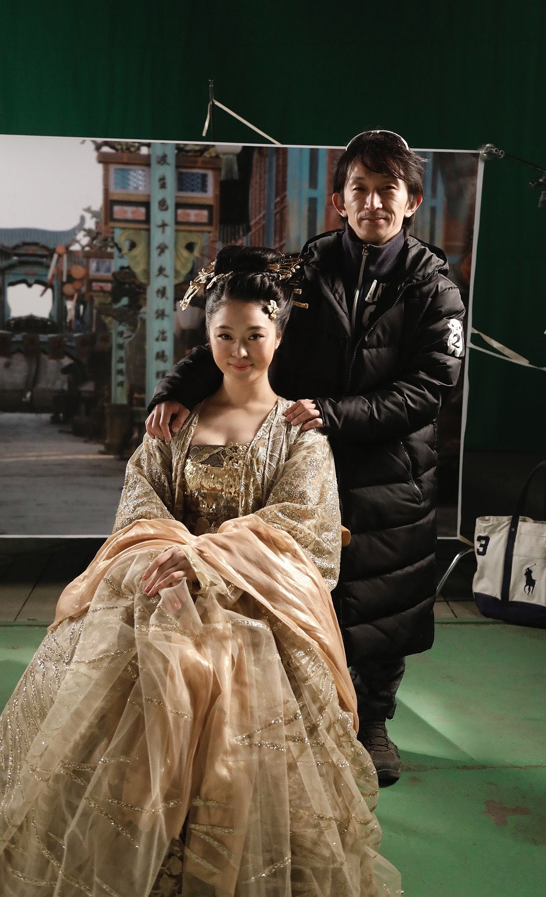 「モンスター・ハント 王の末裔」撮影時の藤本ルナ(左)と谷垣健治(右)。