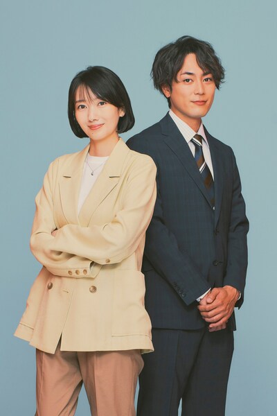 左から波瑠、間宮祥太朗。