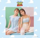 PEACH JOHNと「トイ・ストーリー」のコラボ商品発売、井上咲楽&なえなのが着用