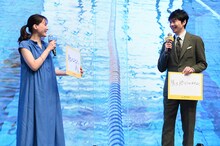 左から綾瀬はるか、長谷川博己。