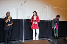 左からはやみねかおる、大和悠河、広瀬裕也。