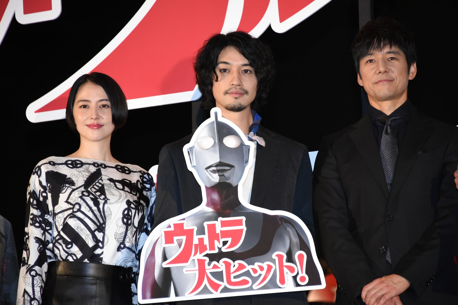 左から長澤まさみ、斎藤工、西島秀俊。