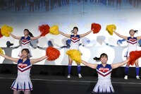 踊る千葉県船橋市立船橋高校ダンス部。
