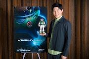 バズ・ライトイヤーの日本版声優を務める鈴木亮平。
