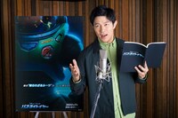 バズ・ライトイヤーの日本版声優を務める鈴木亮平。