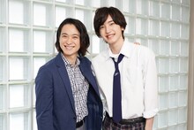 左から戸塚祥太、道枝駿佑。