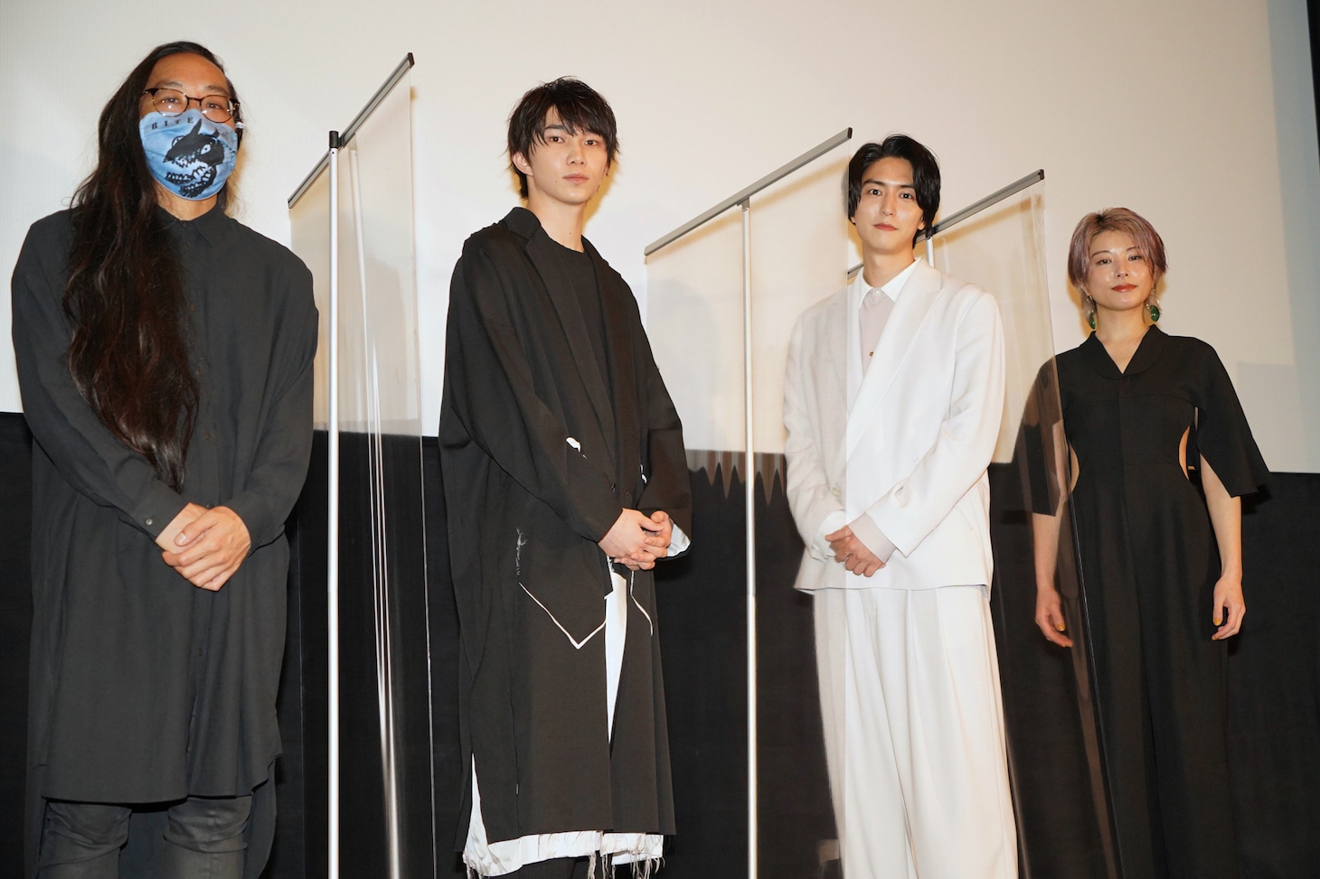 「恋い焦れ歌え」初日舞台挨拶の様子。左から熊坂出、遠藤健慎、稲葉友、さとうほなみ。