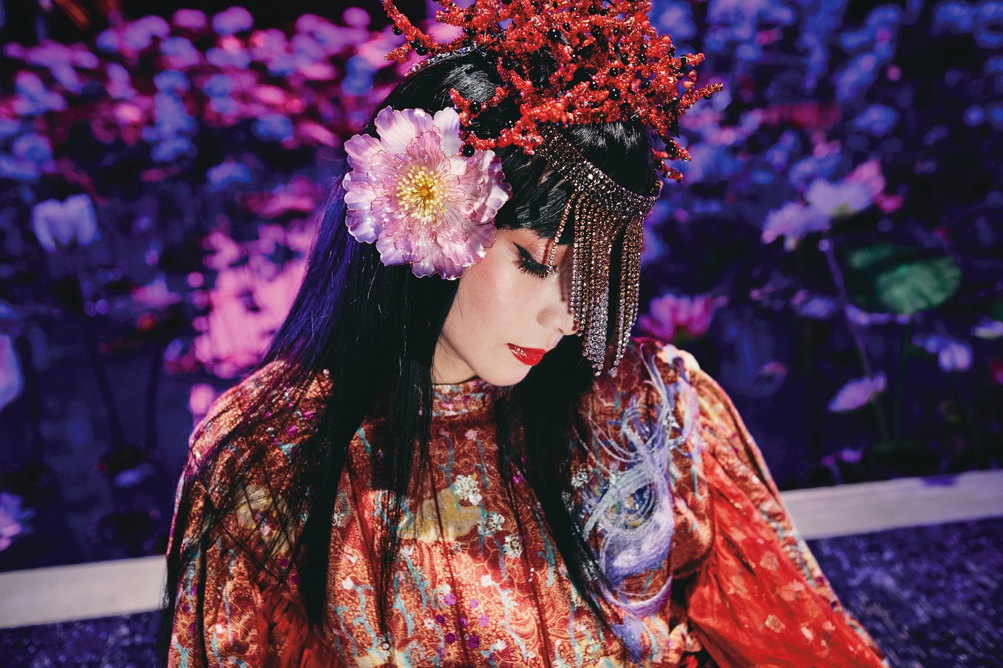 「映画 ホリック xxxHOLiC 写真集」より。