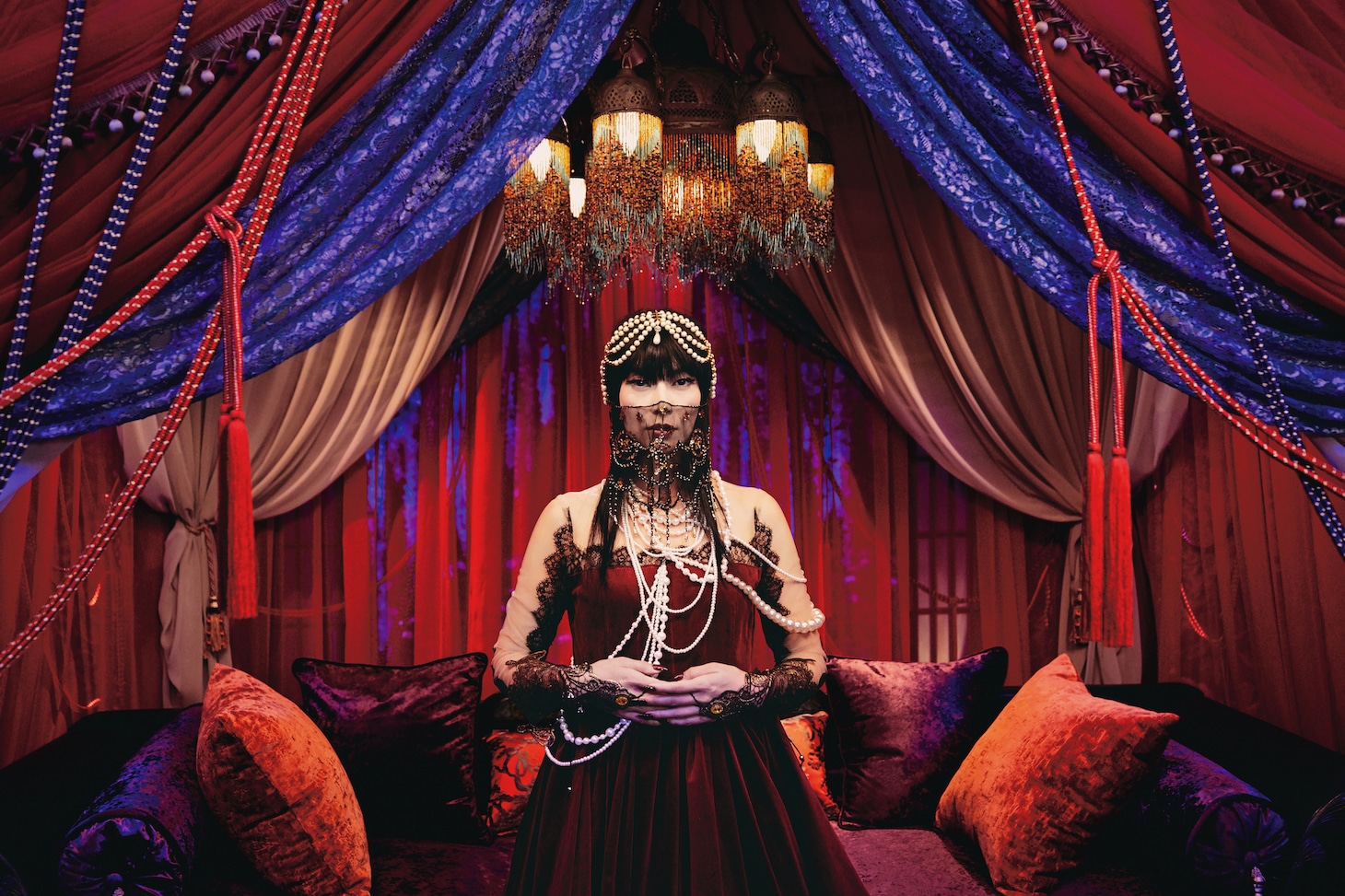 「映画 ホリック xxxHOLiC 写真集」より。
