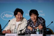 左からソン・ガンホ、カン・ドンウォン。